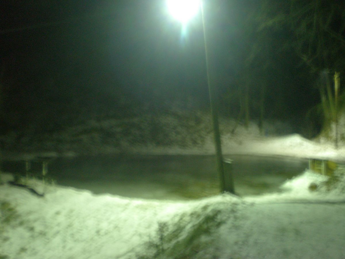 osvětlené kluziště kluziště v noci